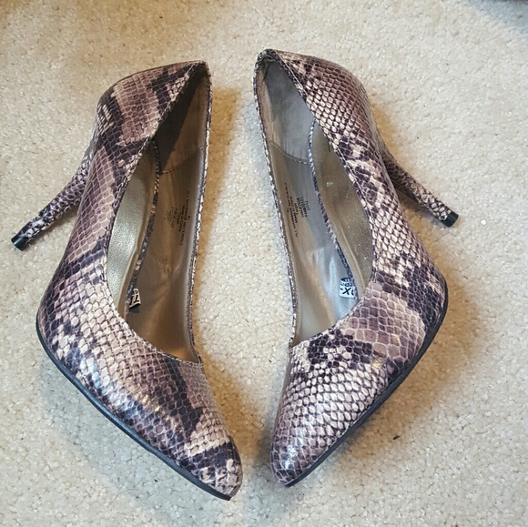 Beautiful Heels - Picture 2 of 3